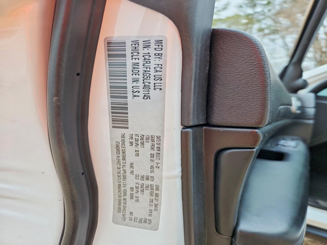 2020 JEEP GRAND CHEROKEE LAREDO photo 13