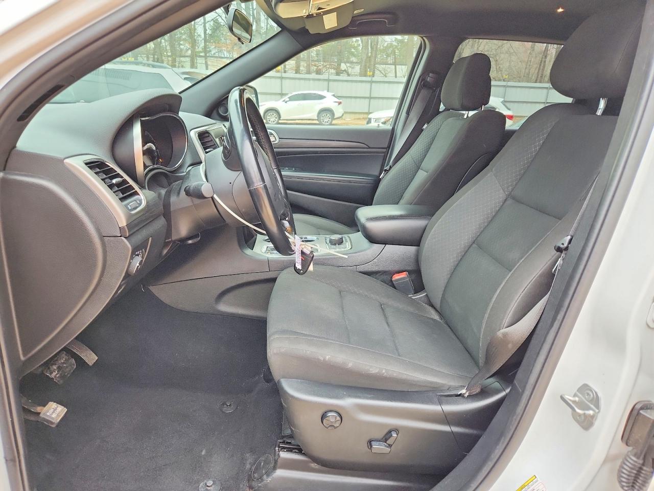 2020 JEEP GRAND CHEROKEE LAREDO photo 7