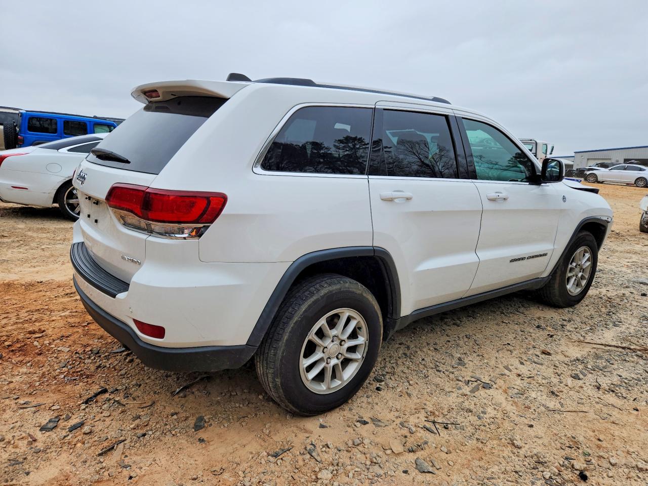 2020 JEEP GRAND CHEROKEE LAREDO photo 3