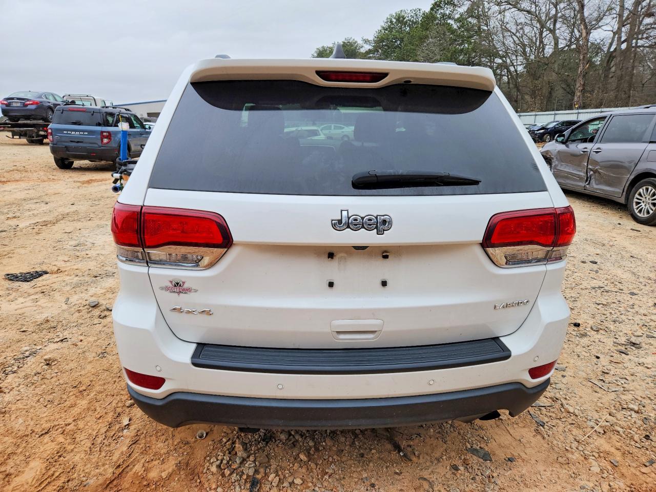 2020 JEEP GRAND CHEROKEE LAREDO photo 6