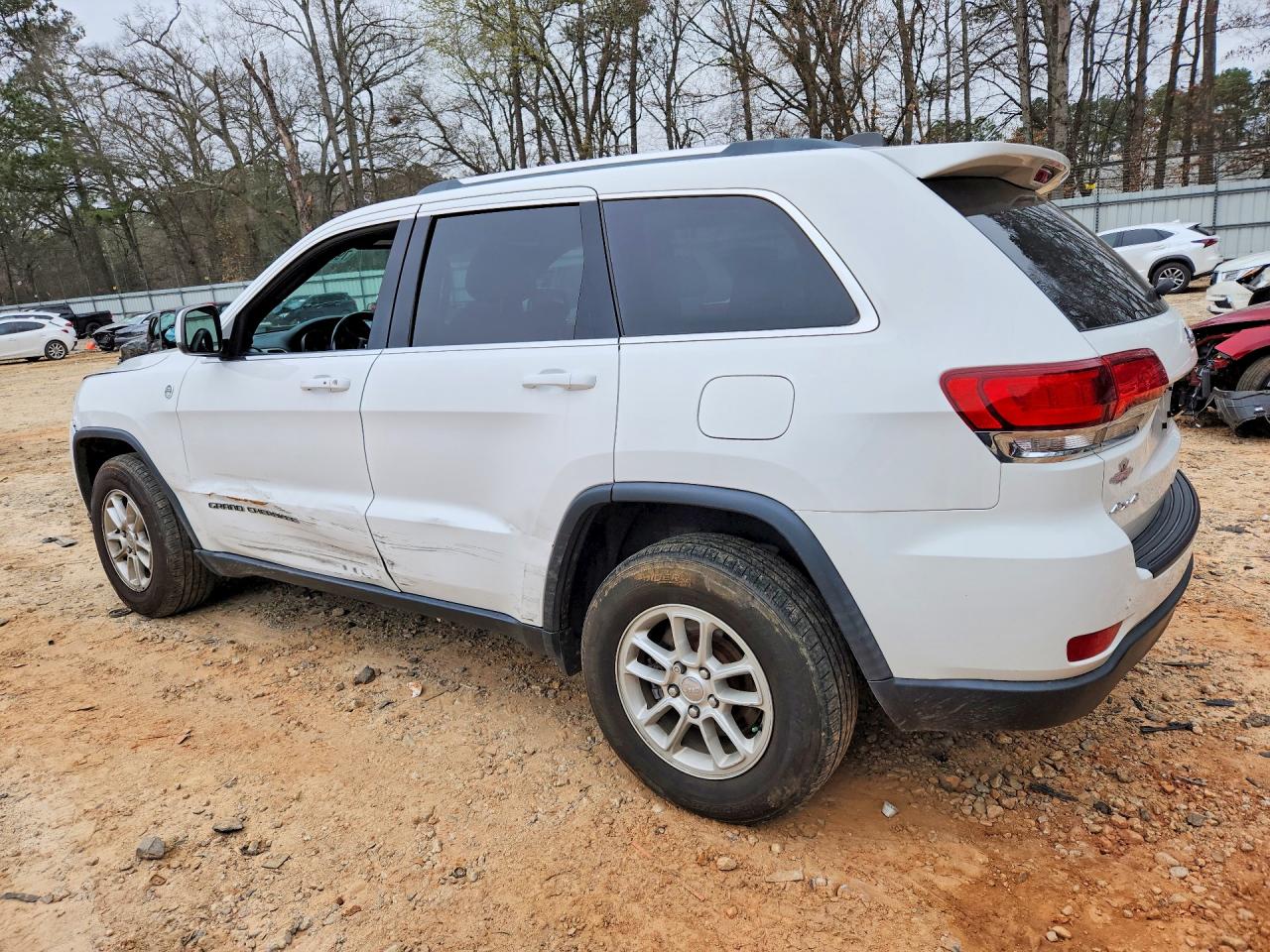 2020 JEEP GRAND CHEROKEE LAREDO photo 2