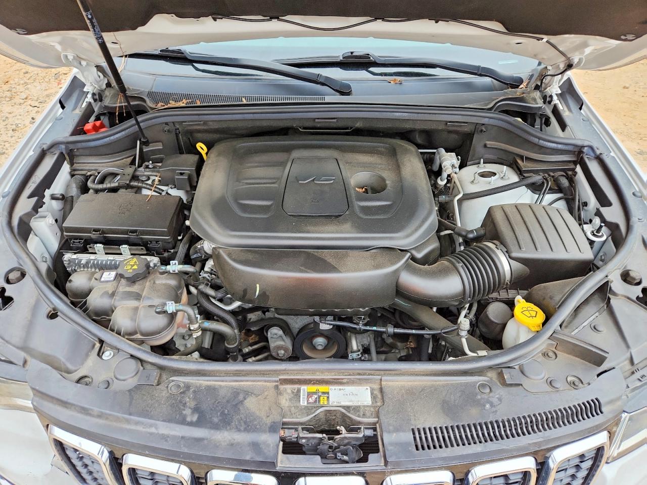 2020 JEEP GRAND CHEROKEE LAREDO photo 12