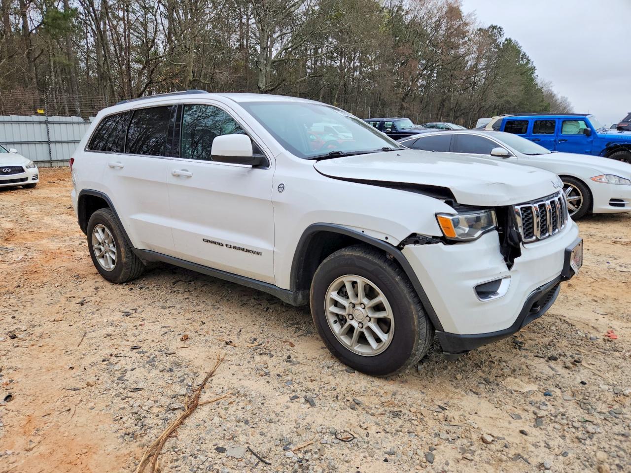 2020 JEEP GRAND CHEROKEE LAREDO photo 4