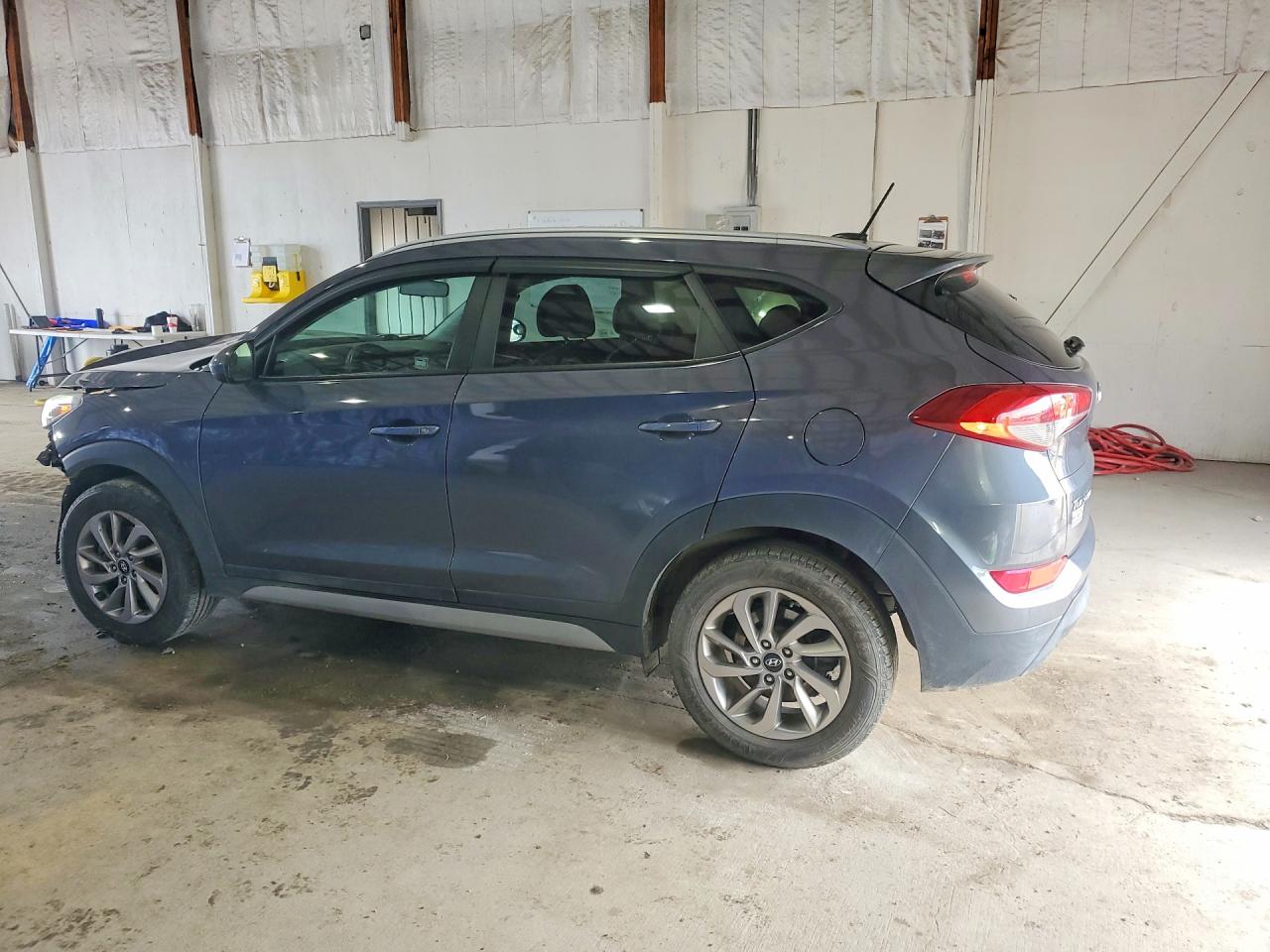 2017 HYUNDAI TUCSON SE photo 2