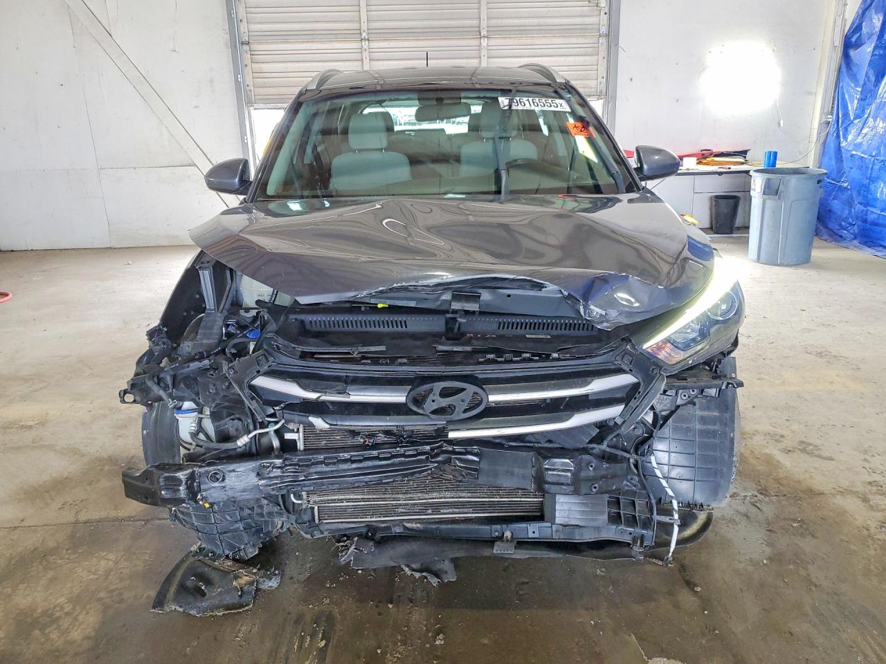 2017 HYUNDAI TUCSON SE photo 5