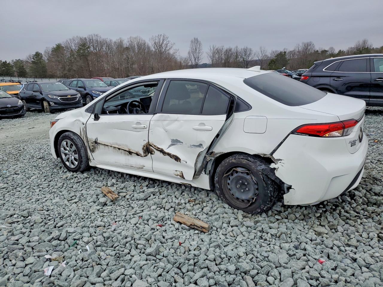 2021 TOYOTA COROLLA LE photo 3