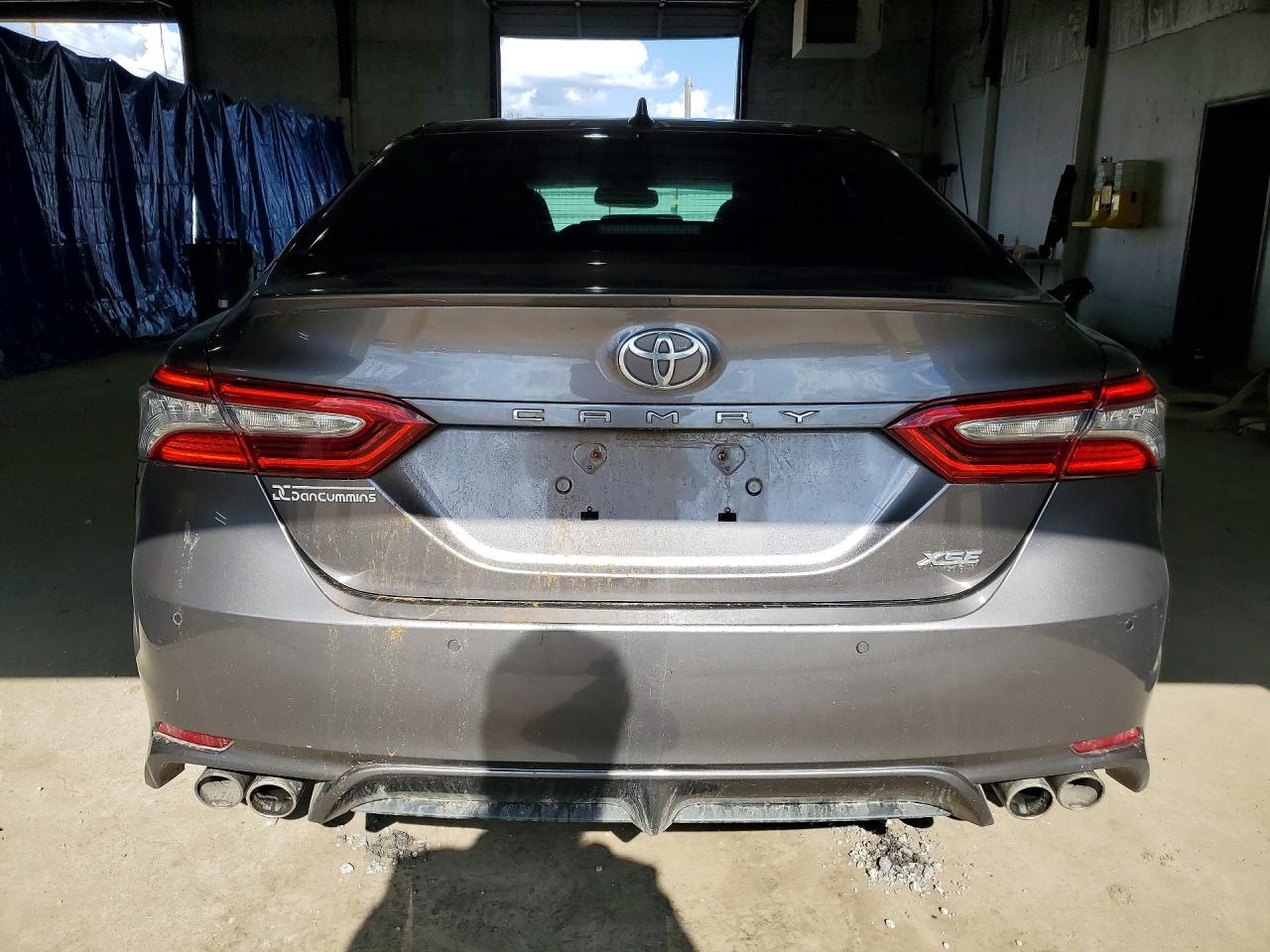2019 TOYOTA CAMRY photo 16