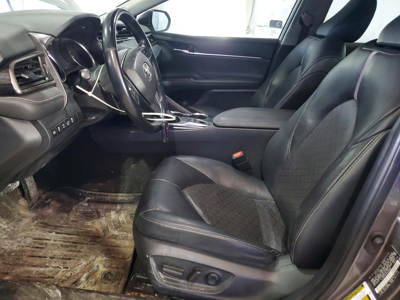2019 TOYOTA CAMRY photo 19