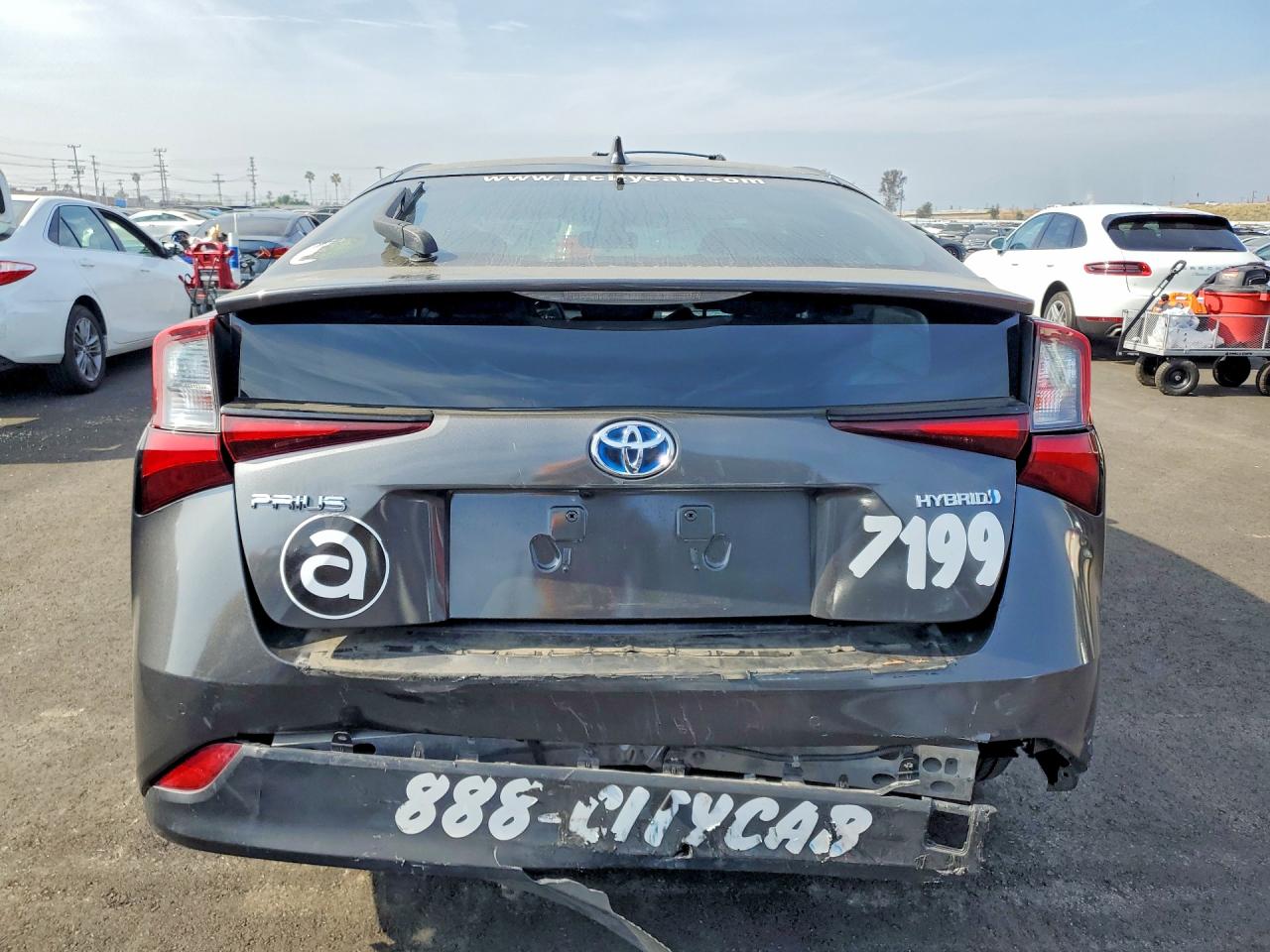 2019 TOYOTA PRIUS LE photo 11