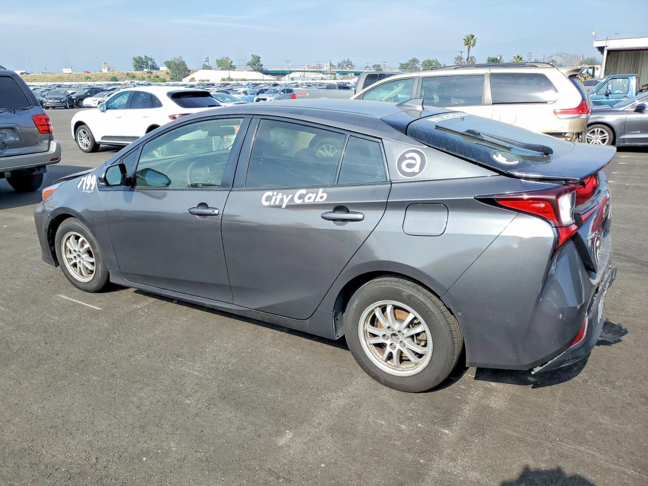 2019 TOYOTA PRIUS LE photo 3
