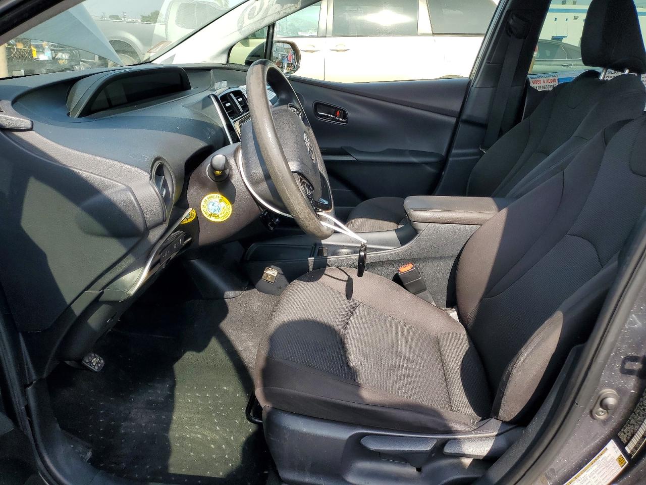 2019 TOYOTA PRIUS LE photo 13