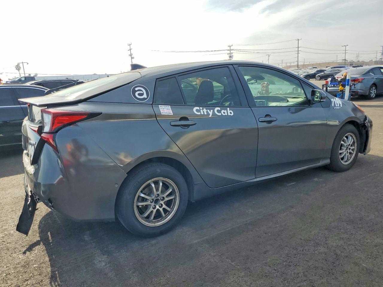 2019 TOYOTA PRIUS LE photo 5