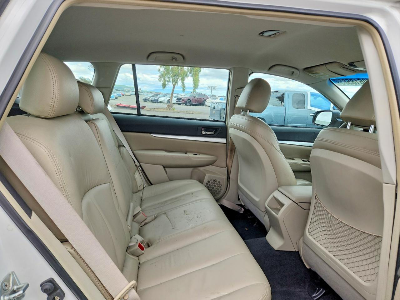 2010 SUBARU OUTBACK 2.5I photo 31