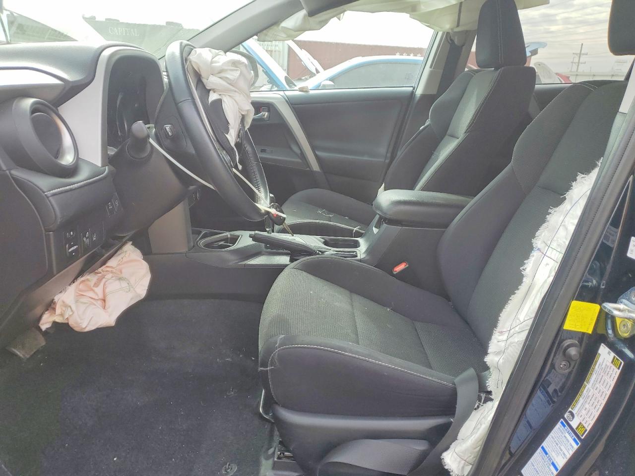 2017 TOYOTA RAV4 photo 7