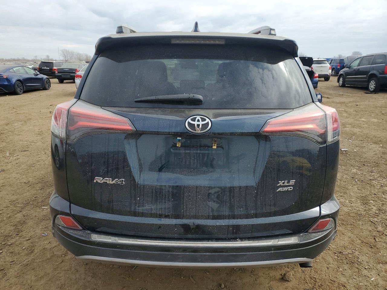 2017 TOYOTA RAV4 photo 6