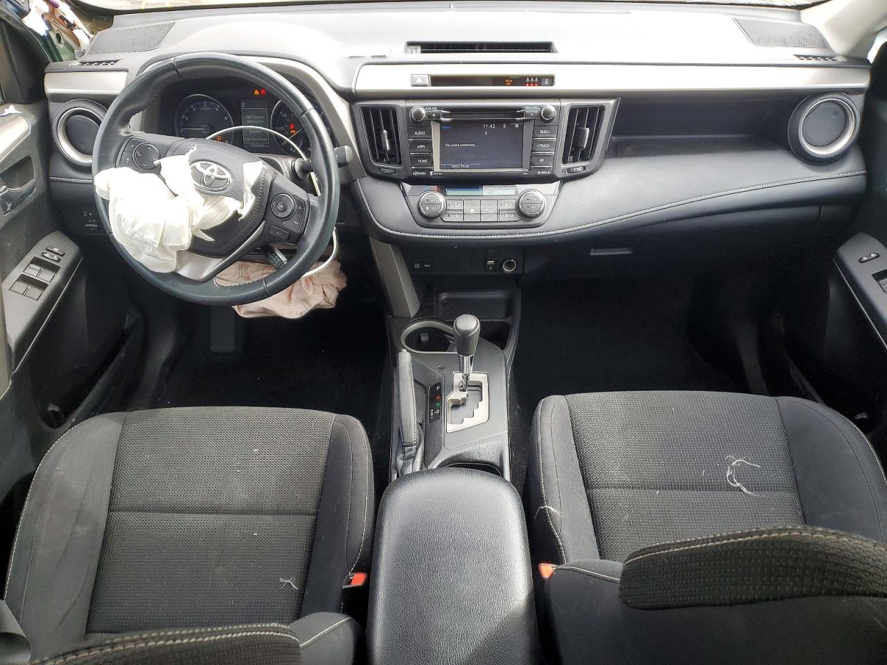 2017 TOYOTA RAV4 photo 8