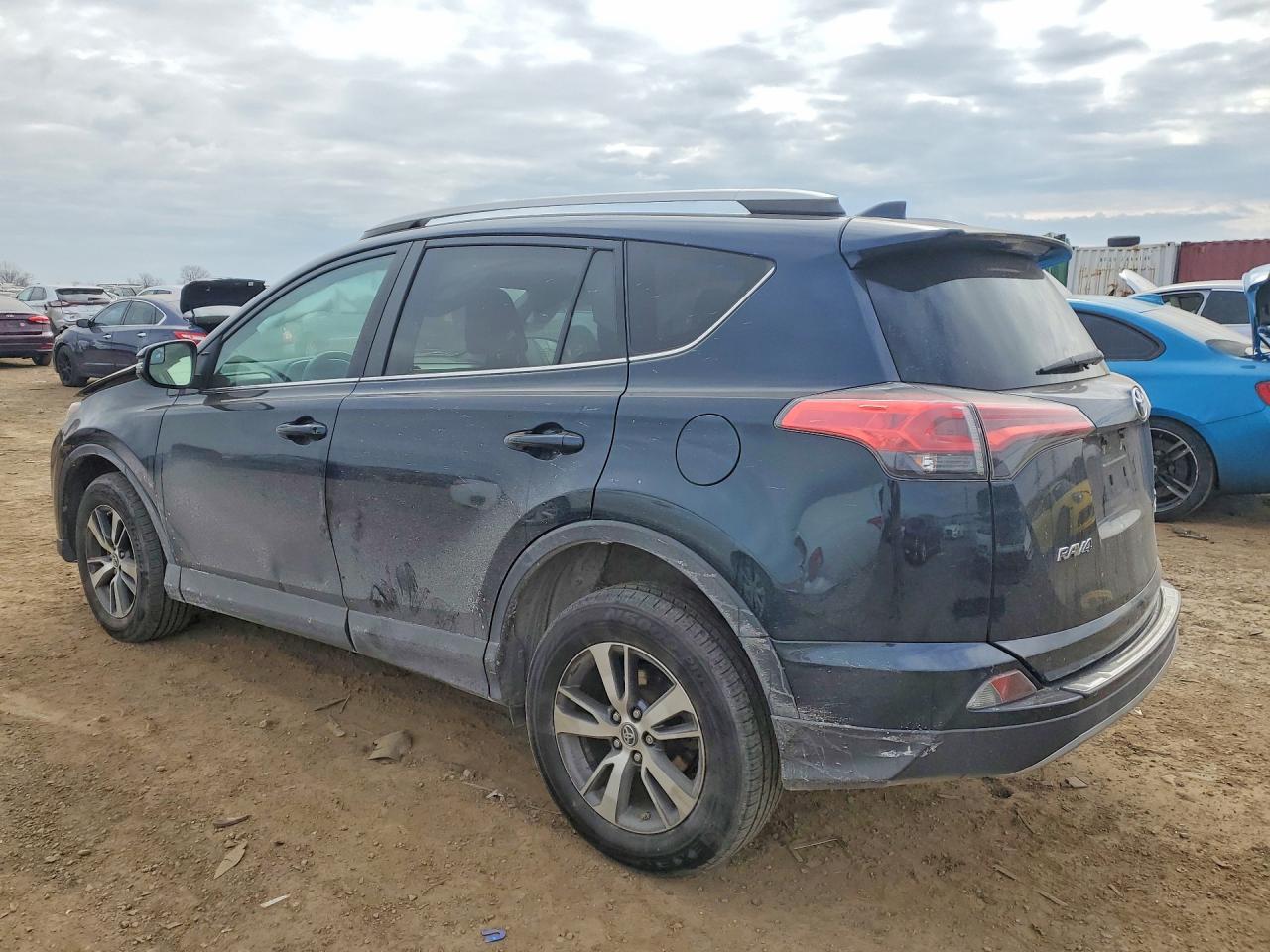 2017 TOYOTA RAV4 photo 2