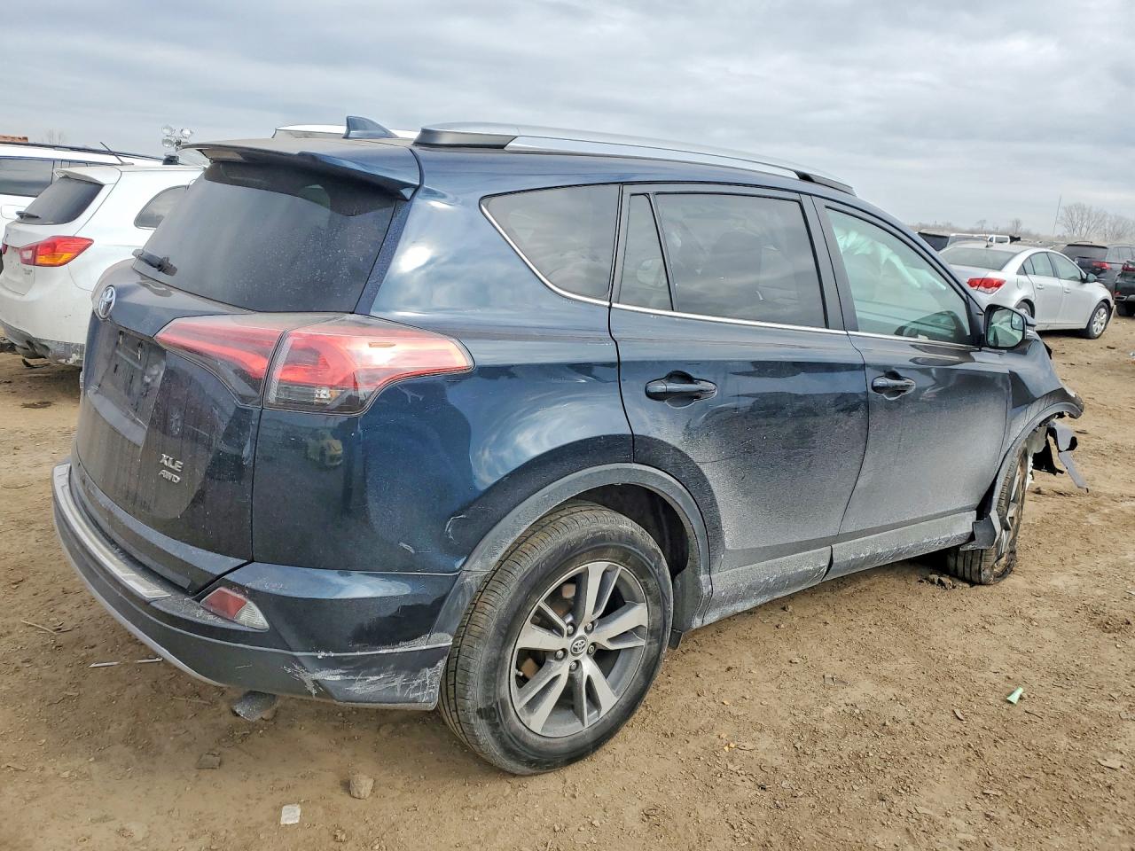 2017 TOYOTA RAV4 photo 3