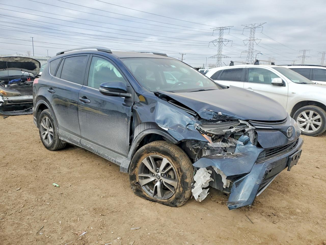 2017 TOYOTA RAV4 photo 4
