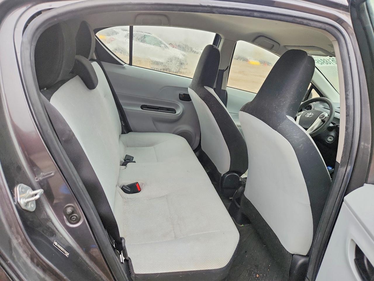 2014 TOYOTA PRIUS C ONE photo 11