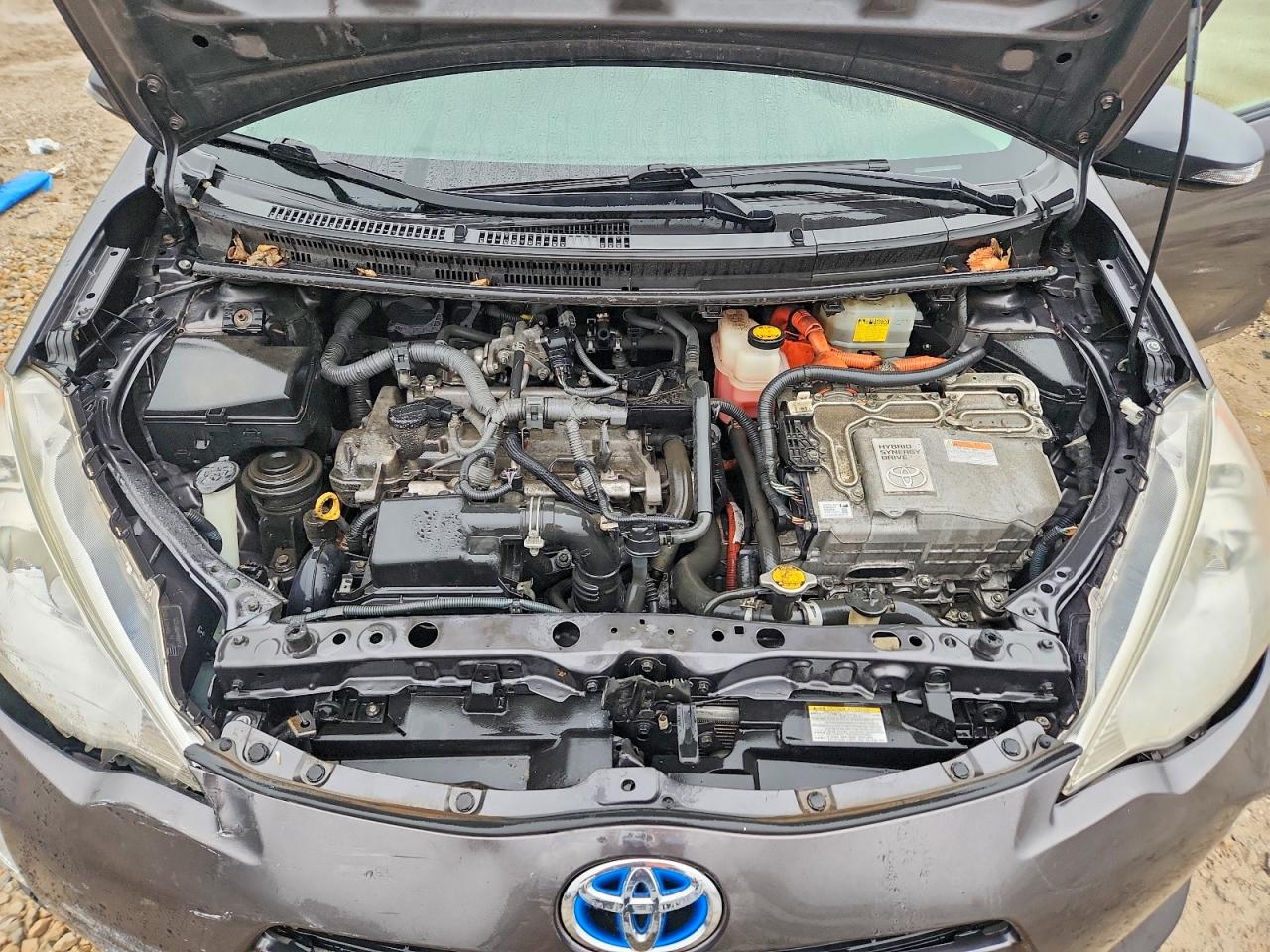 2014 TOYOTA PRIUS C ONE photo 12