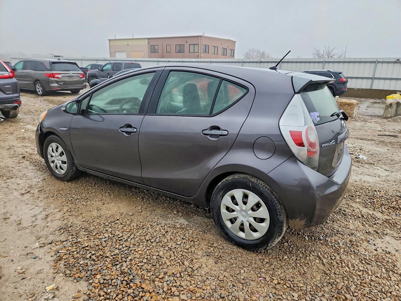 2014 TOYOTA PRIUS C ONE photo 2