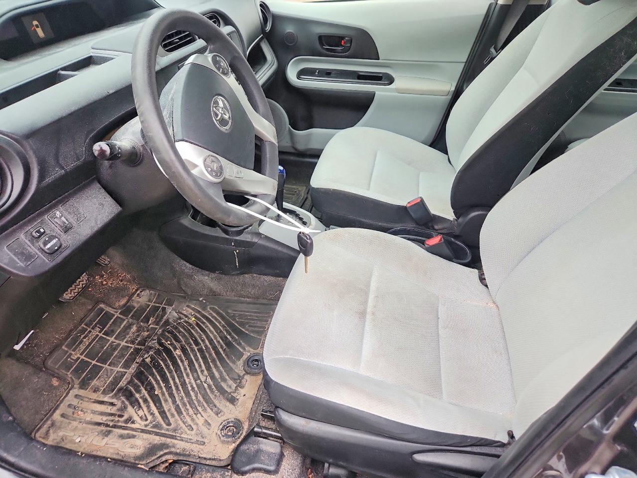 2014 TOYOTA PRIUS C ONE photo 7