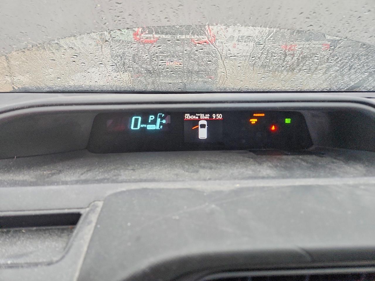 2014 TOYOTA PRIUS C ONE photo 9