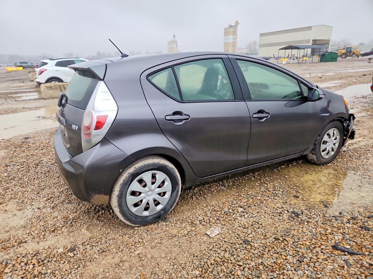 2014 TOYOTA PRIUS C ONE photo 3