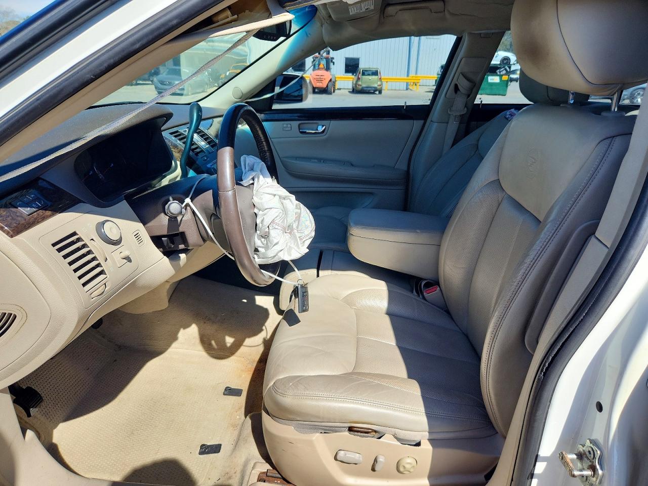 2008 CADILLAC DTS photo 13