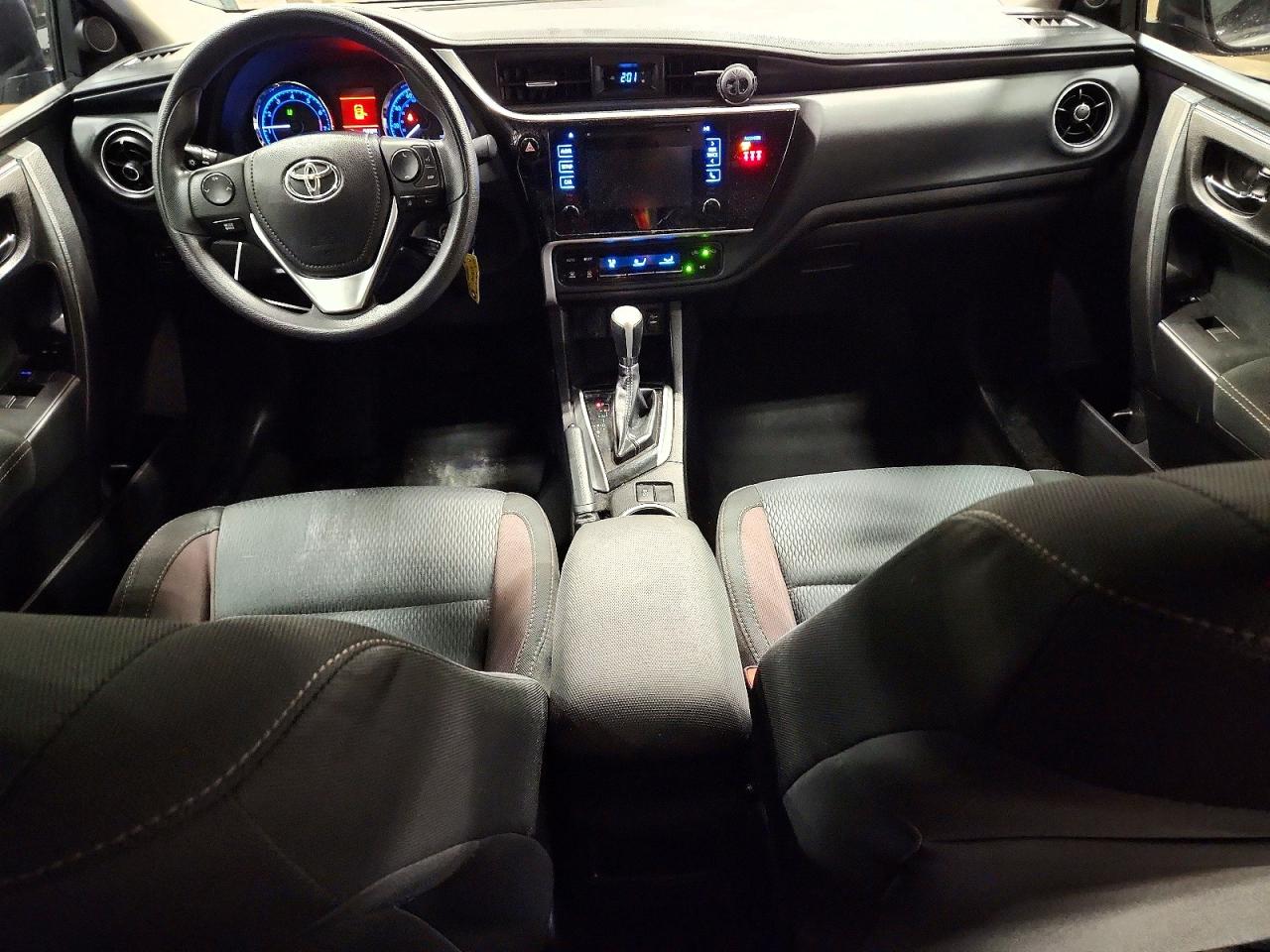 2018 TOYOTA COROLLA LE photo 8