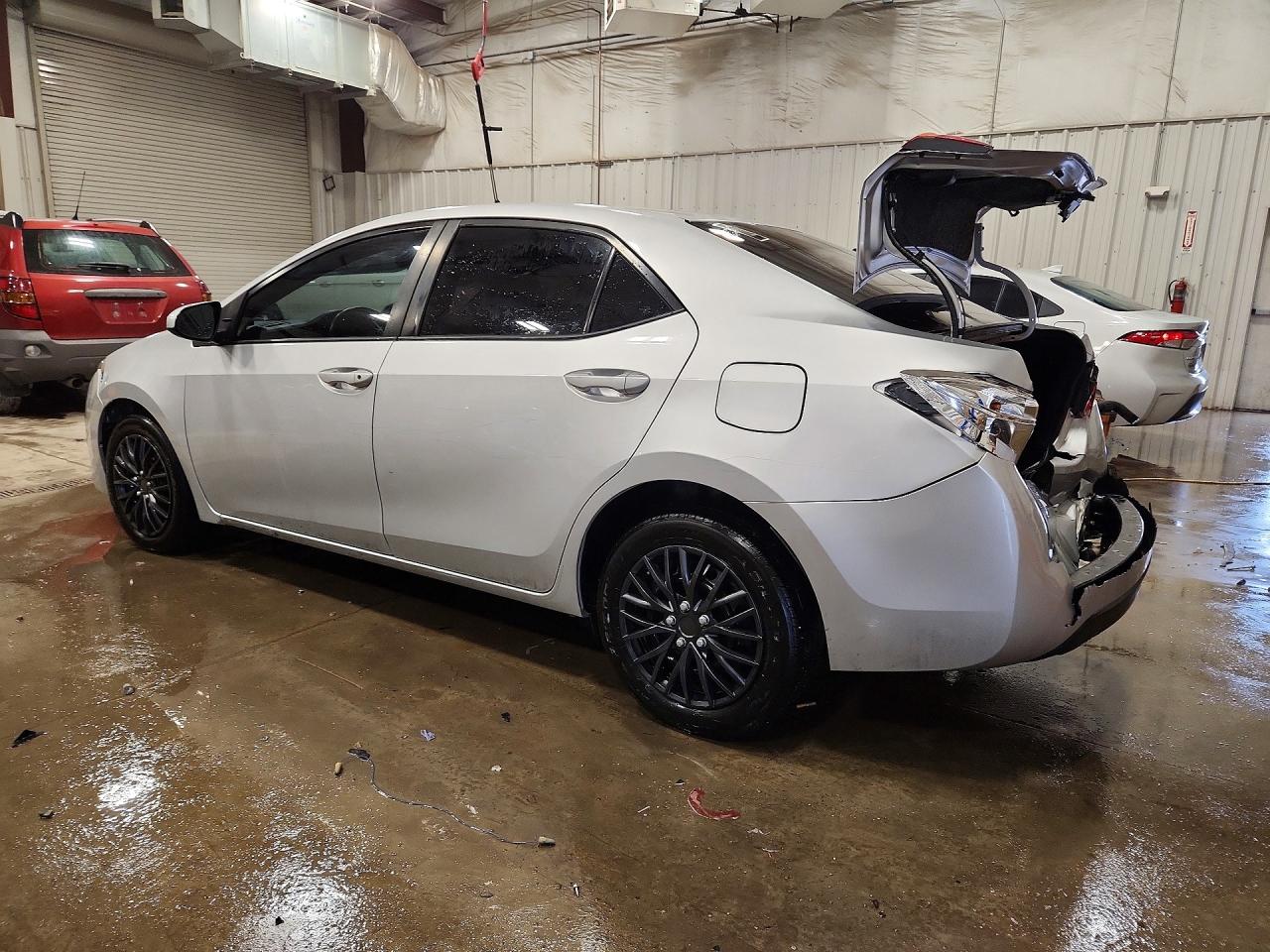 2018 TOYOTA COROLLA LE photo 2