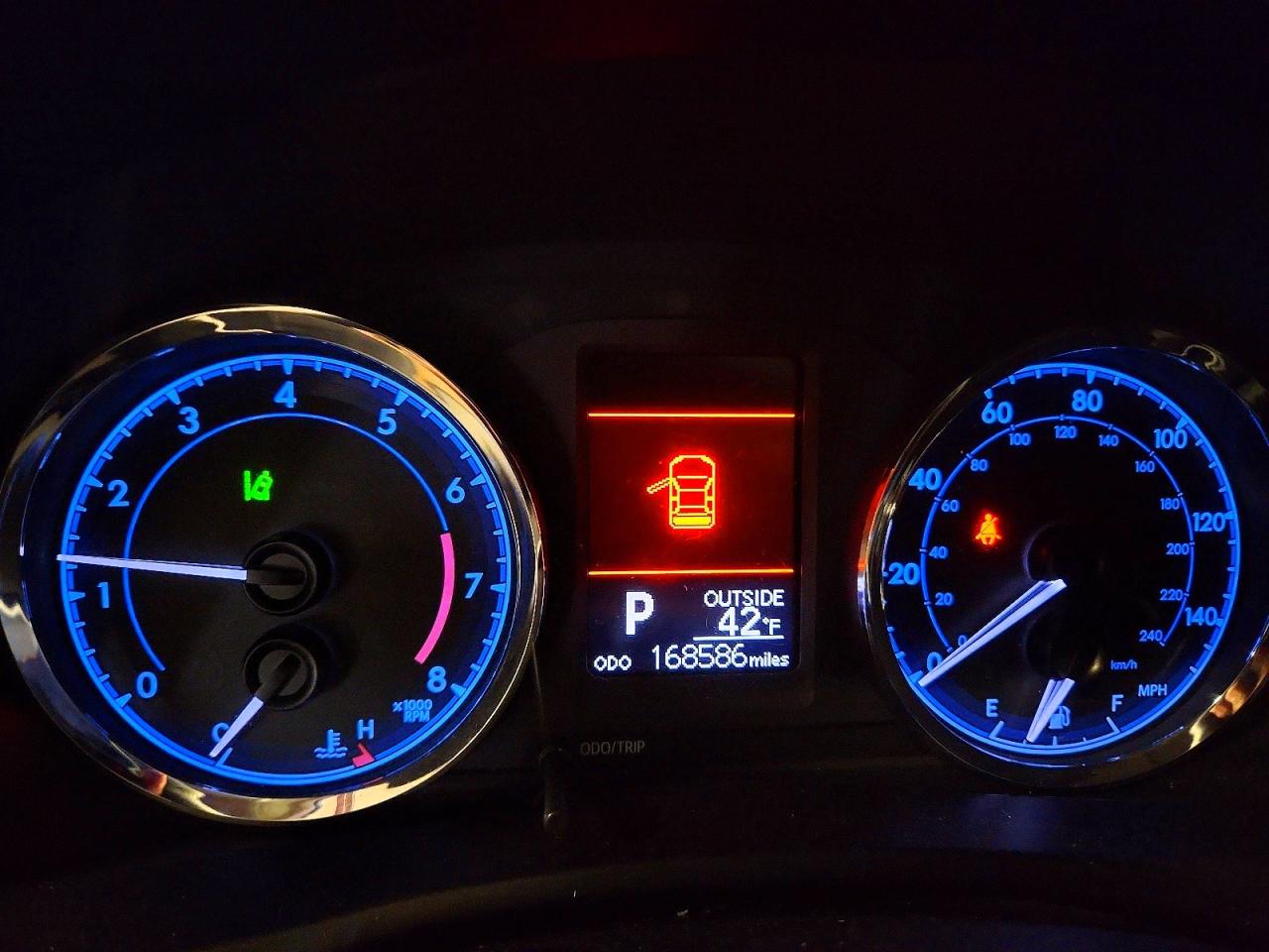 2018 TOYOTA COROLLA LE photo 9