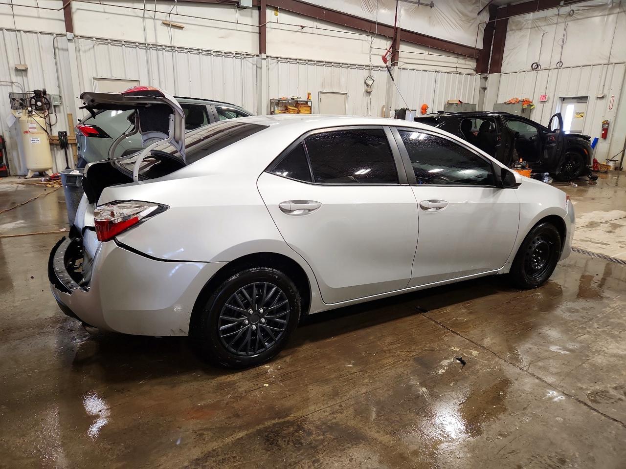 2018 TOYOTA COROLLA LE photo 3