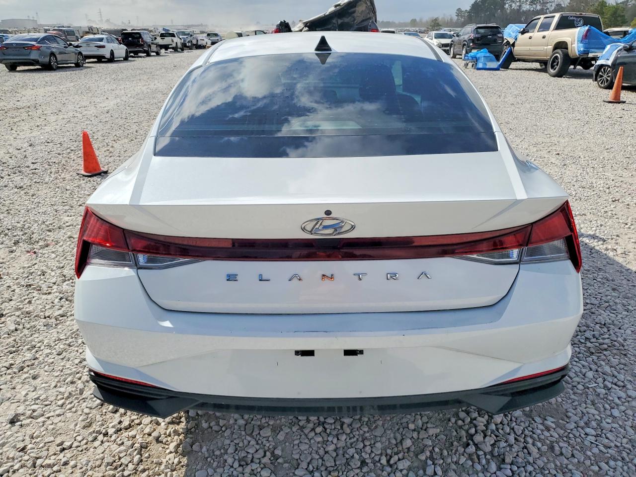 2022 HYUNDAI ELANTRA SE photo 11