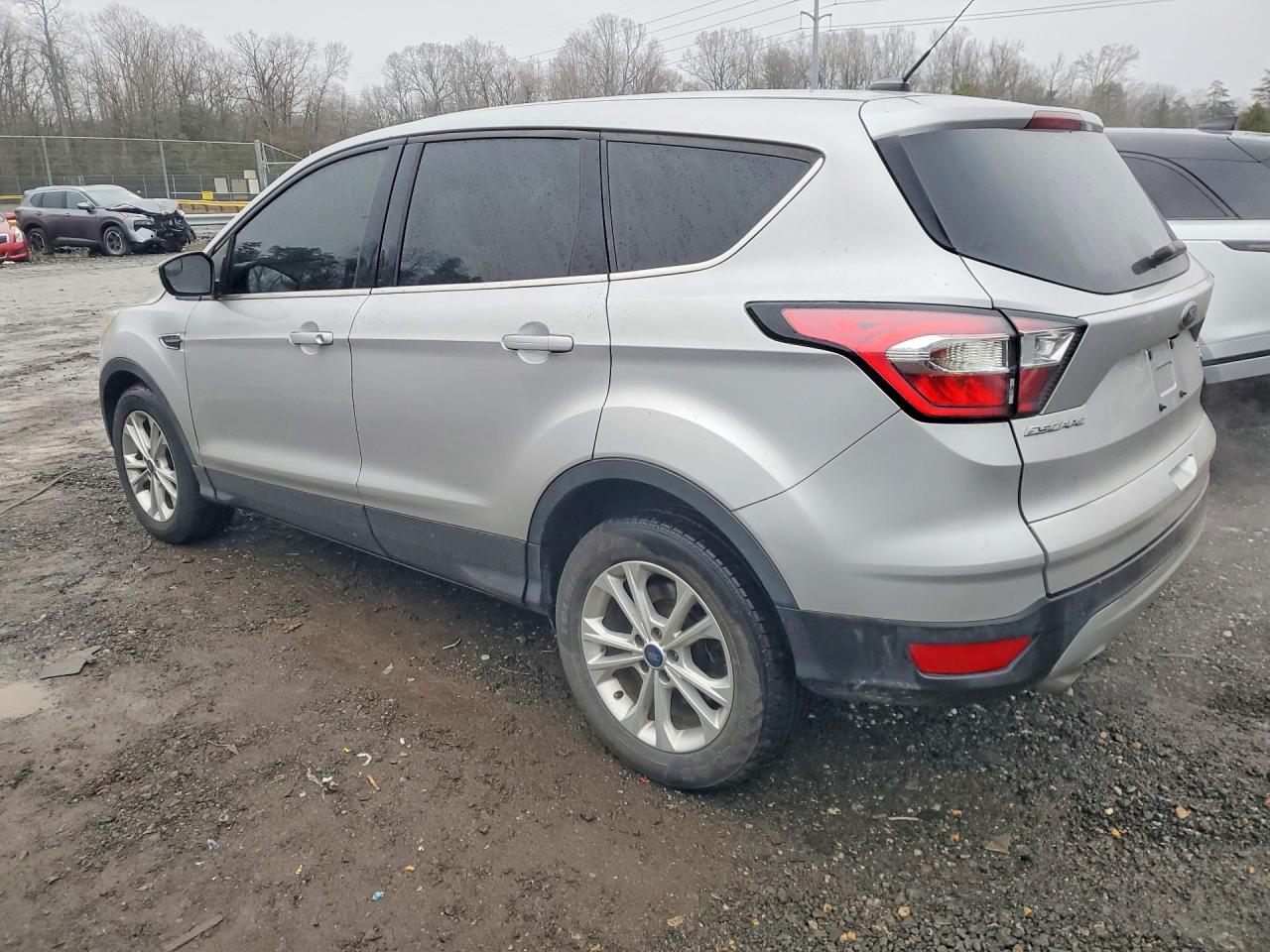 2017 FORD ESCAPE SE photo 2
