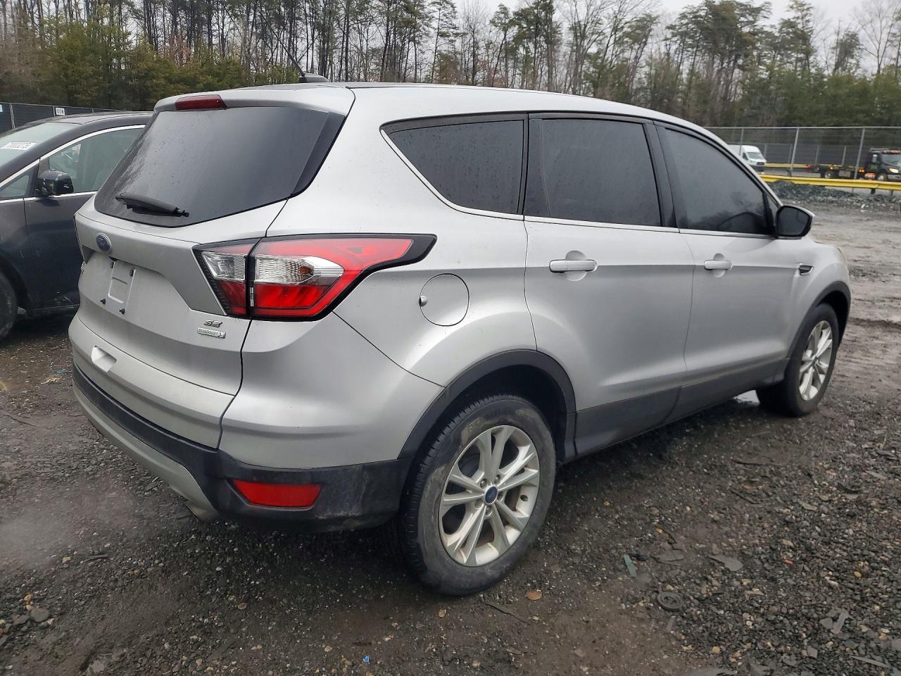 2017 FORD ESCAPE SE photo 3