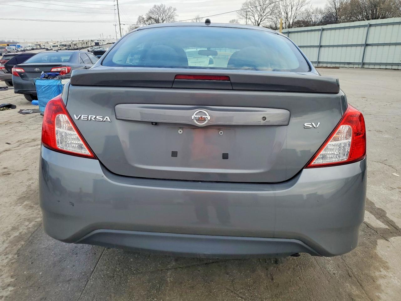 2019 NISSAN VERSA SV photo 11