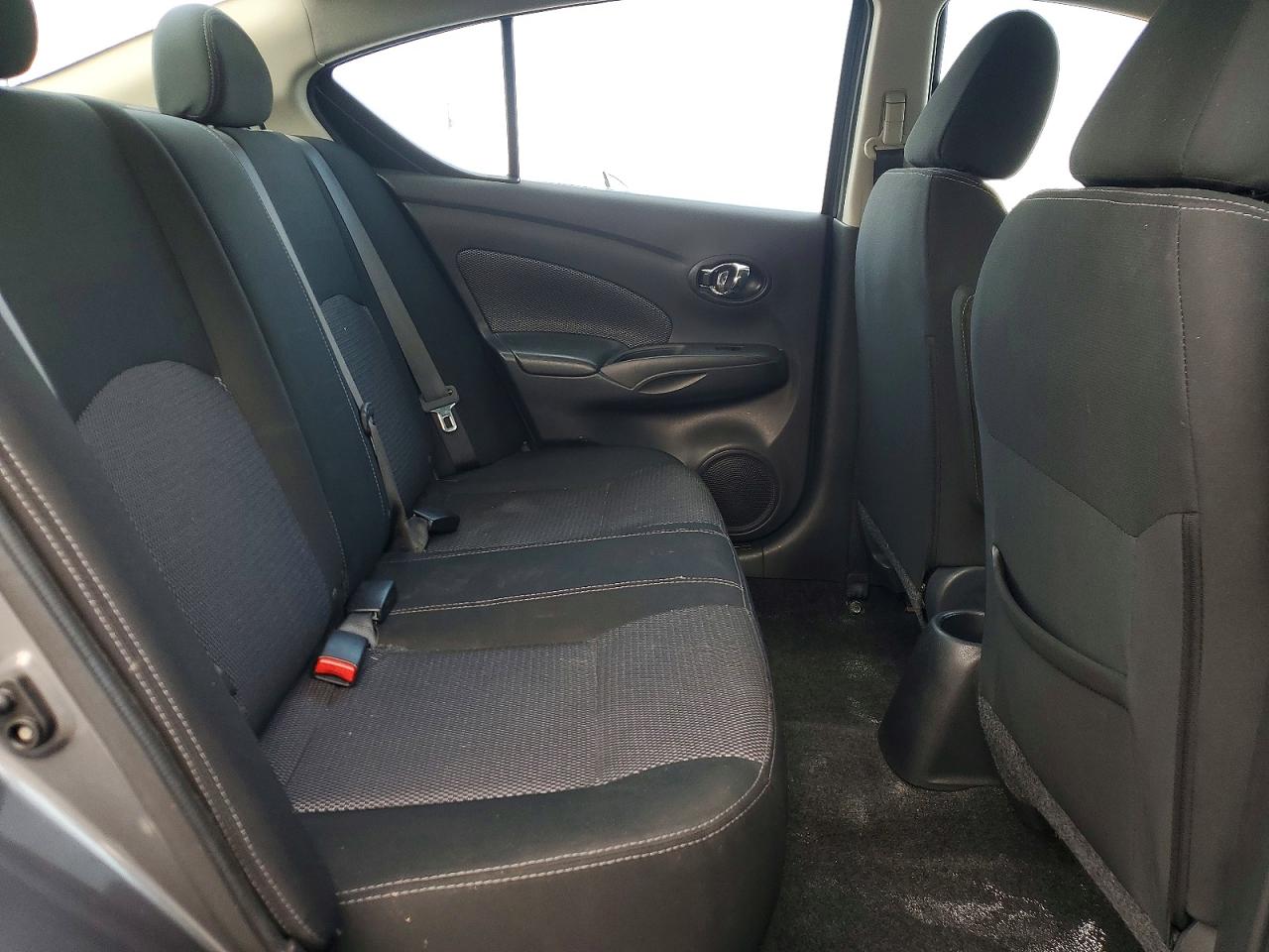 2019 NISSAN VERSA SV photo 19