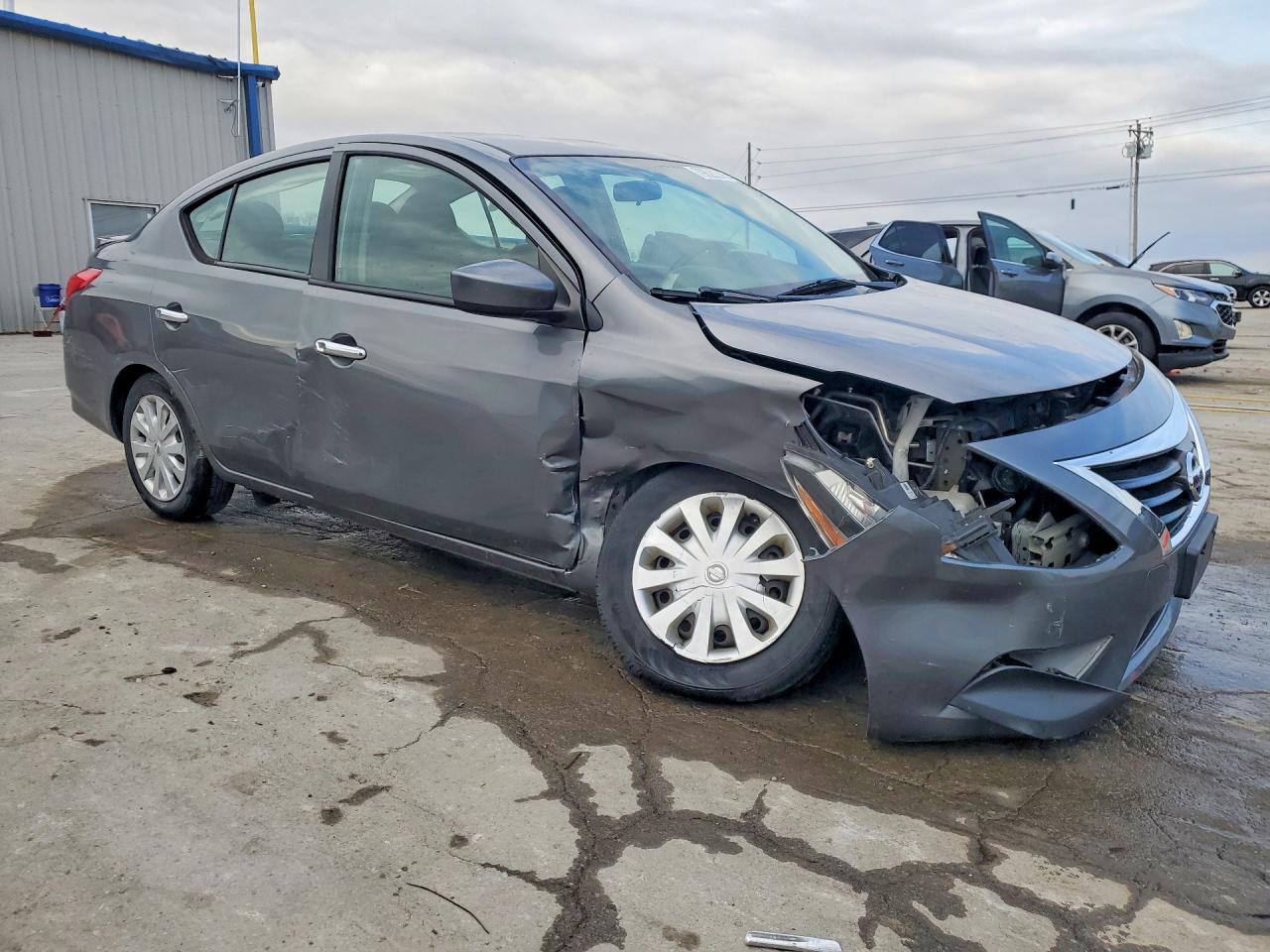 2019 NISSAN VERSA SV photo 7