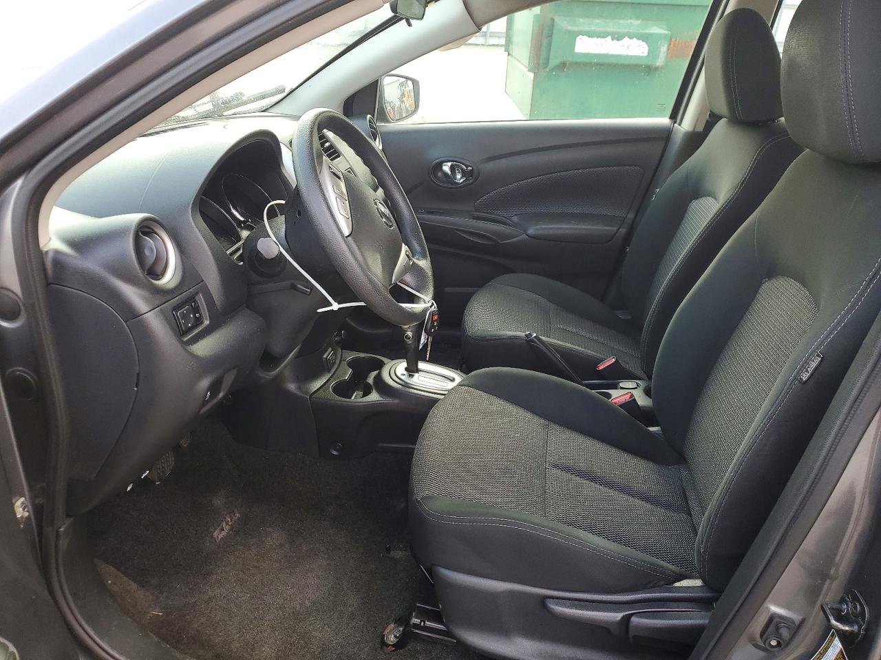 2019 NISSAN VERSA SV photo 13
