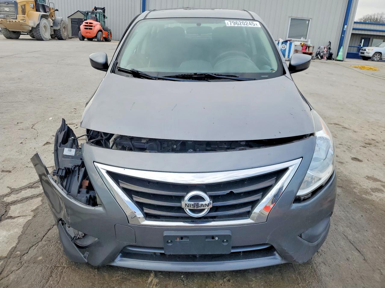 2019 NISSAN VERSA SV photo 9