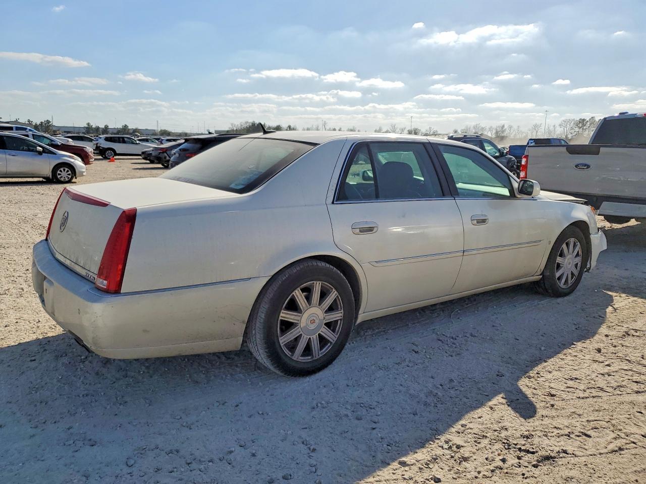 2008 CADILLAC DTS photo 3