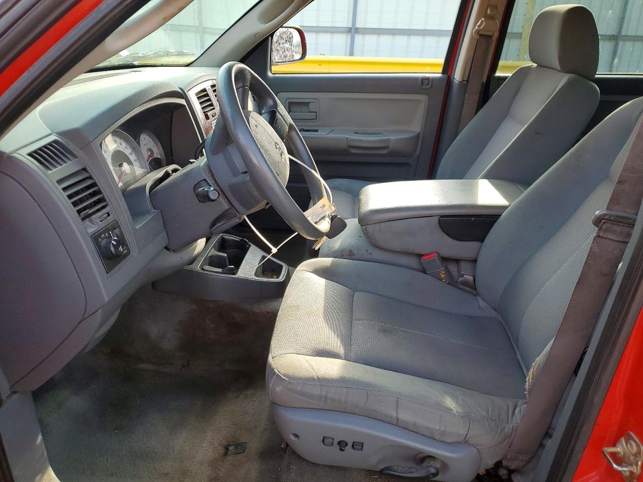 2005 DODGE DAKOTA QUAD SLT photo 13
