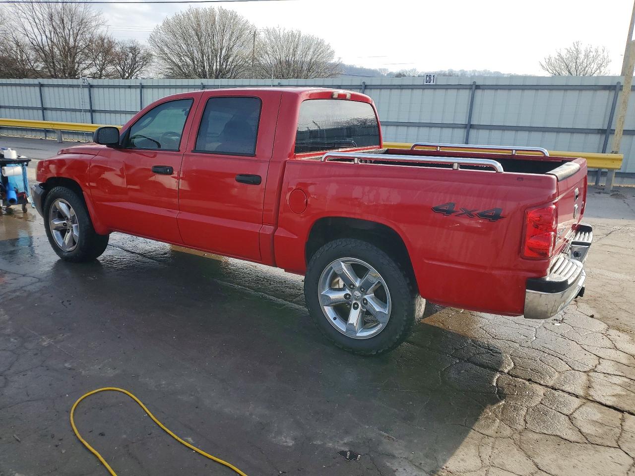 2005 DODGE DAKOTA QUAD SLT photo 3