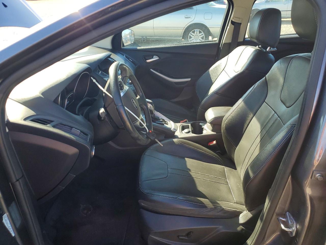 2014 FORD FOCUS SE photo 19