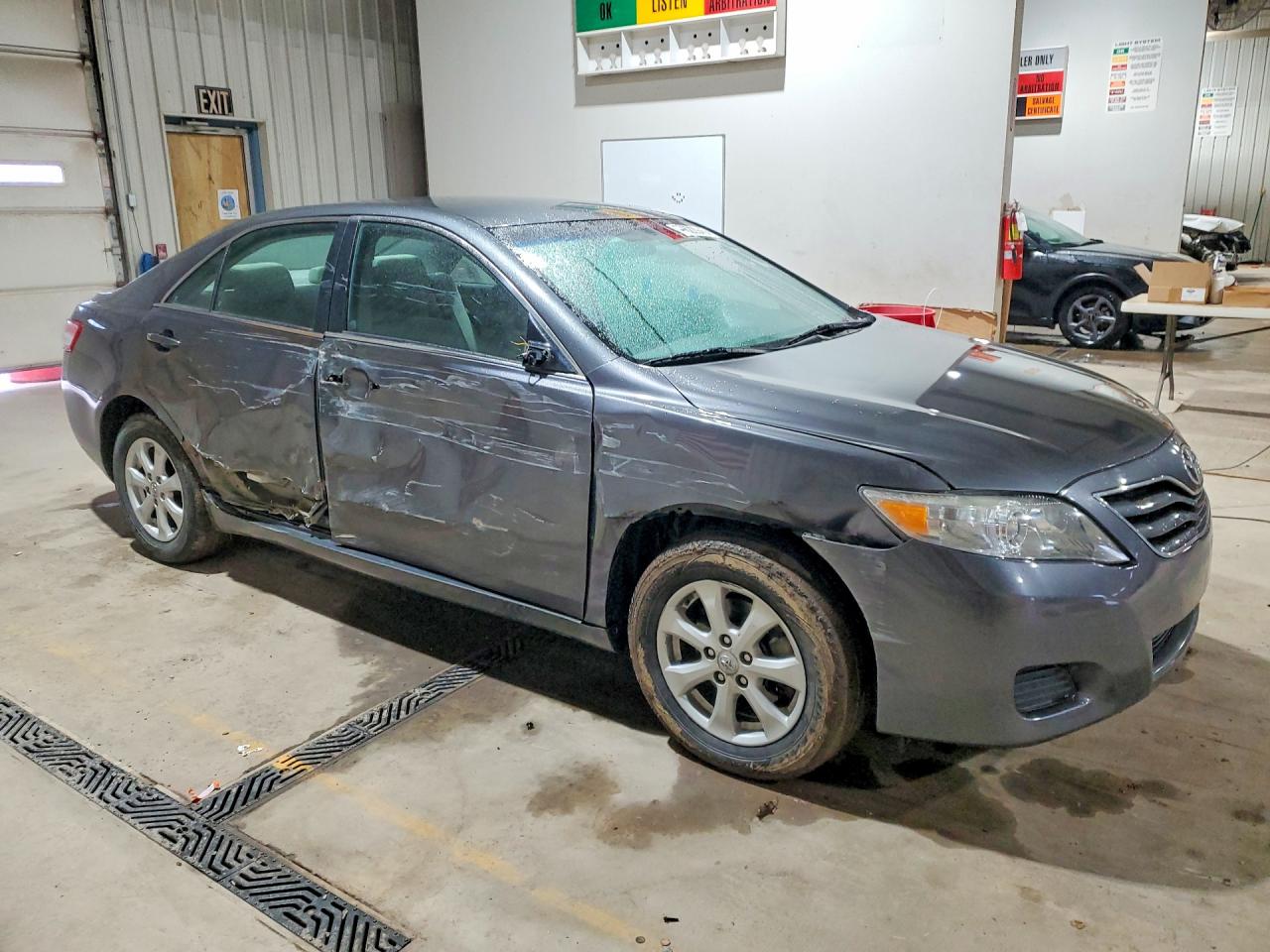 2011 TOYOTA CAMRY LE photo 7