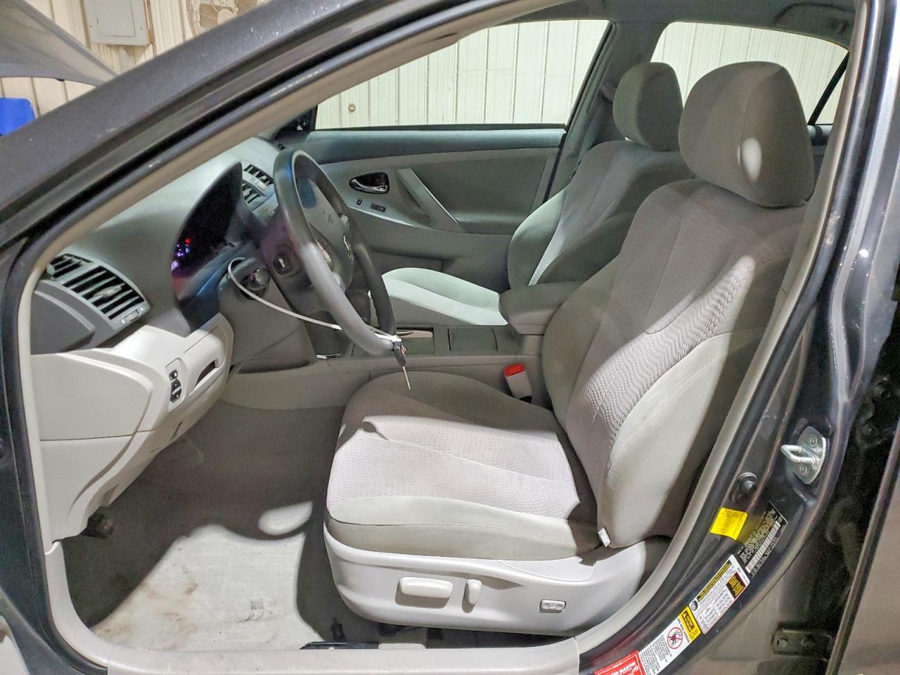 2011 TOYOTA CAMRY LE photo 13