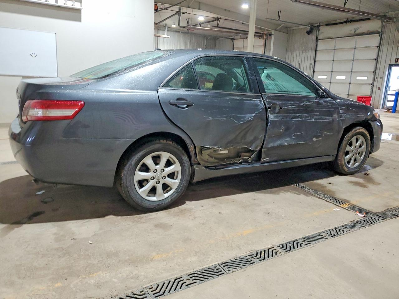 2011 TOYOTA CAMRY LE photo 5