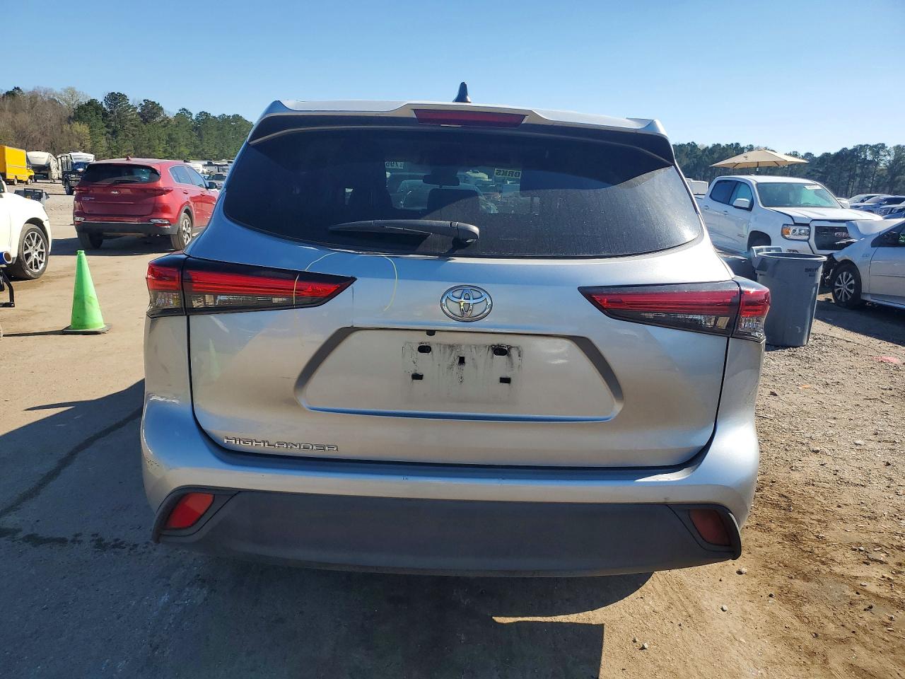 2022 TOYOTA HIGHLANDER L photo 6